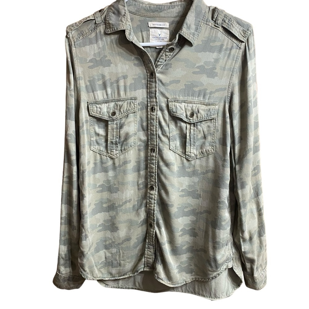 American Eagle Camo Boyfriend Fit Soft Long Sleeve Button Down Size Small